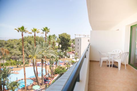 Patio, Day, View (from property/room), Balcony/Terrace, Pool view, Swimming pool, sunbed