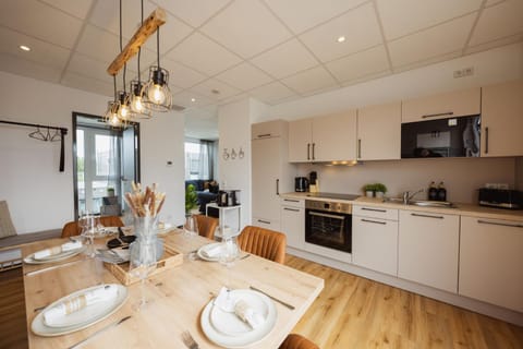 Kitchen or kitchenette, Dining area, dishwasher, oven, pet friendly, stove