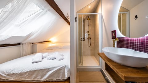 Bathroom, Photo of the whole room, Bedroom
