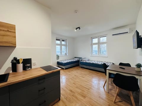 TV and multimedia, Kitchen or kitchenette, Living room, Seating area, Dining area