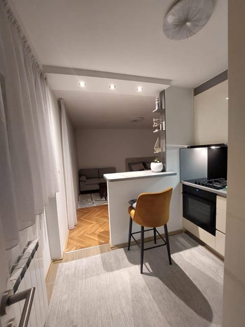 Kitchen or kitchenette, Seating area