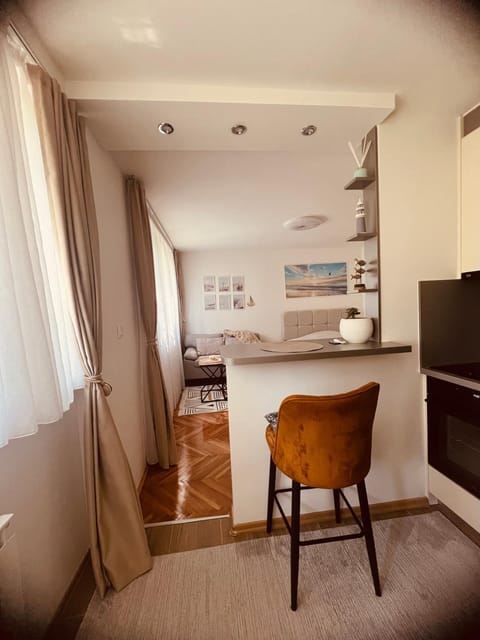Seating area, kitchen
