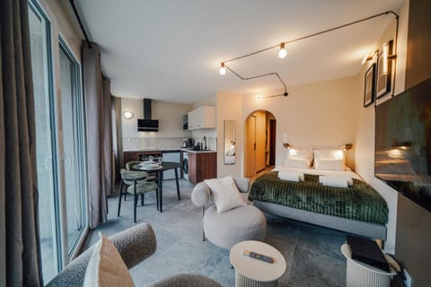 Bed, Living room, kitchen