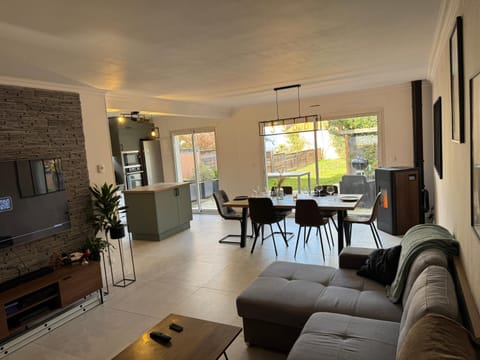 Communal lounge/ TV room, TV and multimedia, Living room, Seating area