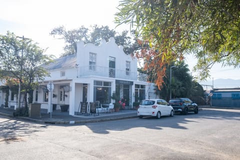 232 Paarl Studio With AC and Onsite Parking Apartment in Cape Town