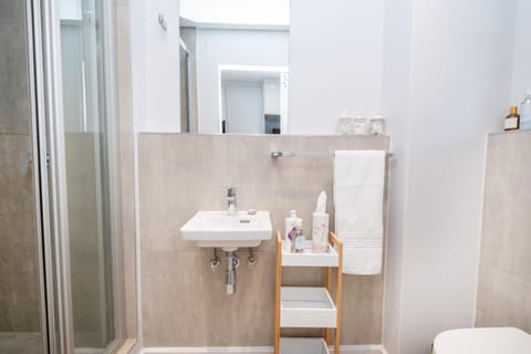 232 Paarl Studio With AC and Onsite Parking Apartment in Cape Town