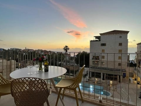 Pool view, Sunset, sunbed
