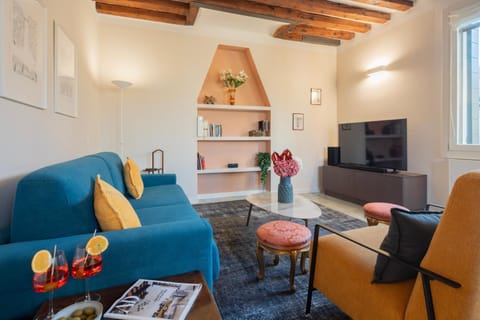 Communal lounge/ TV room, TV and multimedia, Living room, Seating area