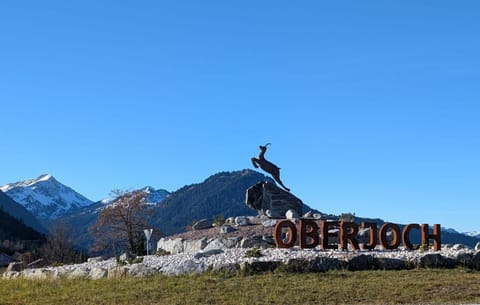 Nearby landmark, Natural landscape, Mountain view