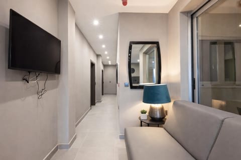 Communal lounge/ TV room, TV and multimedia, Living room, Seating area, Evening entertainment