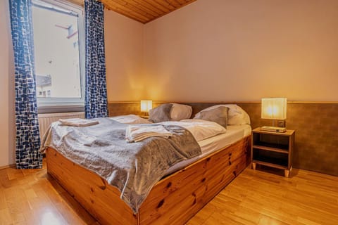 Property building, Bed, Bedroom