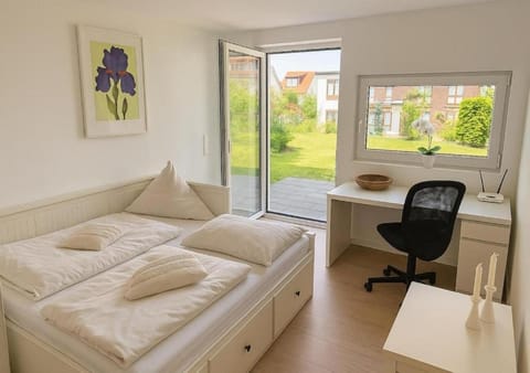 Bed, Balcony/Terrace, furniture