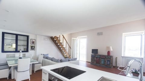 TV and multimedia, Seating area, Dining area