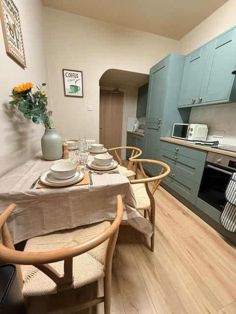 Dining area, kitchen