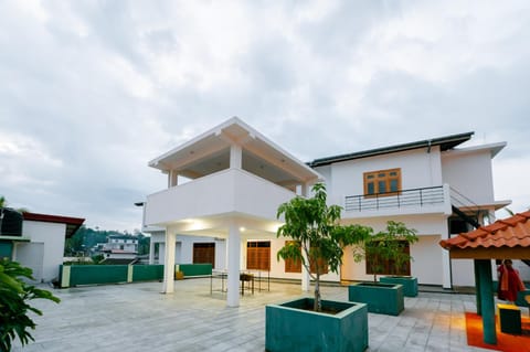 Patio, Communal lounge/ TV room, BBQ facilities, Garden, View (from property/room), Balcony/Terrace, Entertainment, Alcoholic drinks, Non alcoholic drinks, Inner courtyard view