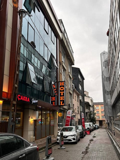 Property building, Day, Neighbourhood, City view, Street view, Location, Parking