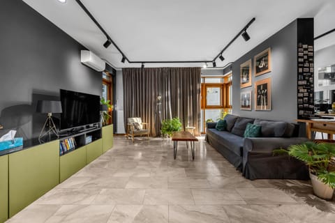 Communal lounge/ TV room, Living room, air conditioner