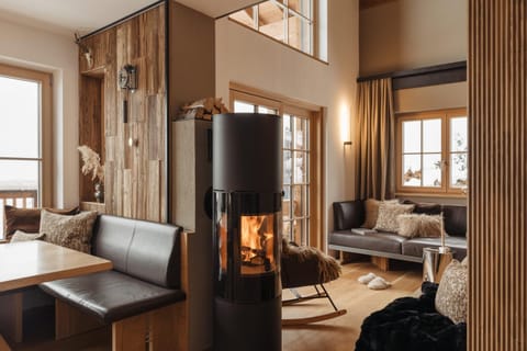 Living room, Photo of the whole room, fireplace