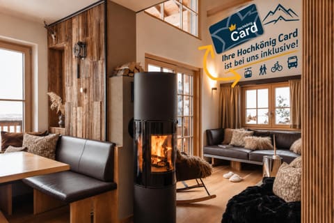 Seating area, Dining area, fireplace