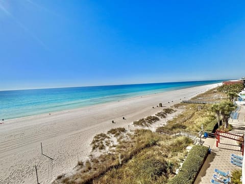 Beachfront Studio with Bunks Sleeps 4 at Majestic! Apartment in Long Beach