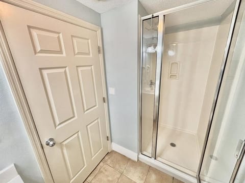 Beachfront Studio with Bunks Sleeps 4 at Majestic! Apartment in Long Beach