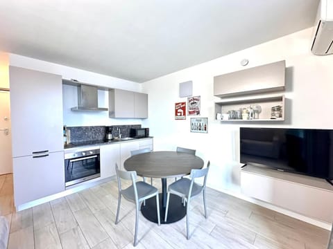 Kitchen or kitchenette, kitchen