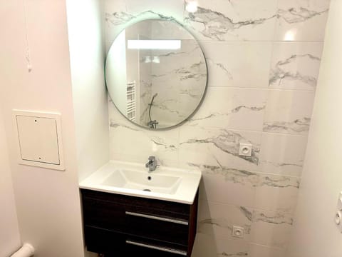 Ref C chambre à louer dans un grand appartement partagé à 6 minutes de Disneyland Vacation rental in Chessy