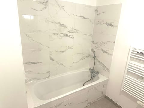 Ref C chambre à louer dans un grand appartement partagé à 6 minutes de Disneyland Vacation rental in Chessy