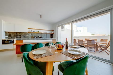 View (from property/room), Balcony/Terrace, Seating area, Dining area, kitchen
