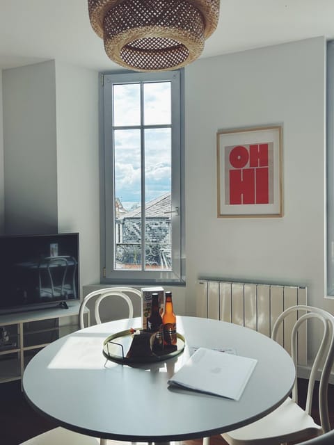 Dining area, City view