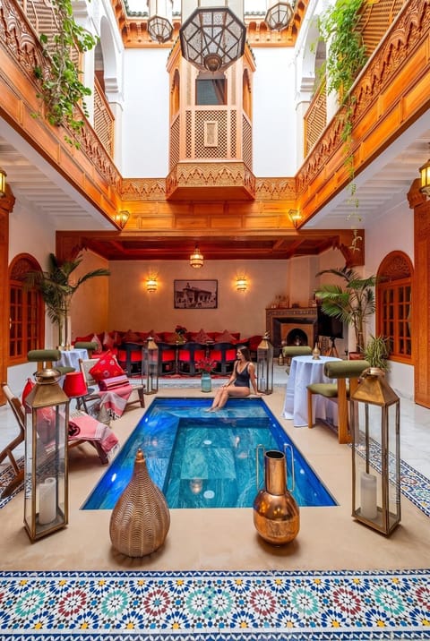 Restaurant/places to eat, Seating area, Pool view, Swimming pool