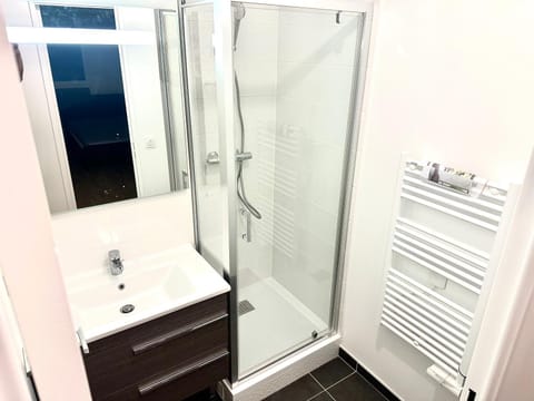 Ref D chambre à louer à 6 minutes de Disneyland dans un grand appartement partagé Vacation rental in Chessy