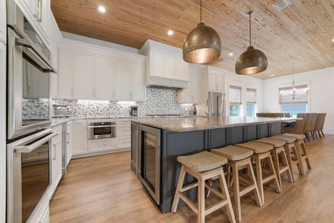 Paradise Found - Huge Home with Views of the Gulf, Rooftop Deck, Private Pool & Hot Tub House in Destin