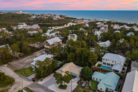 Sandy Daze - Vacation Rental on 30A Close to the Beach with Hot Tub House in South Walton County