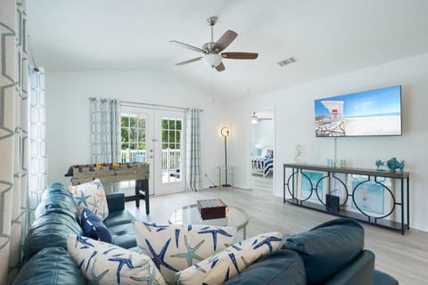 Sandy Daze - Vacation Rental on 30A Close to the Beach with Hot Tub House in South Walton County