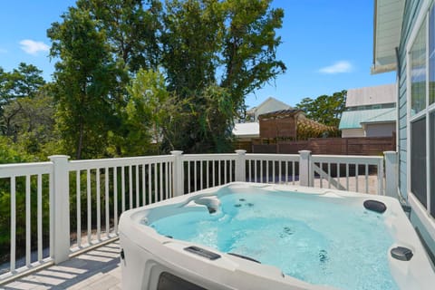 Sandy Daze - Vacation Rental on 30A Close to the Beach with Hot Tub House in South Walton County