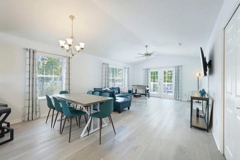 Sandy Daze - Vacation Rental on 30A Close to the Beach with Hot Tub House in South Walton County