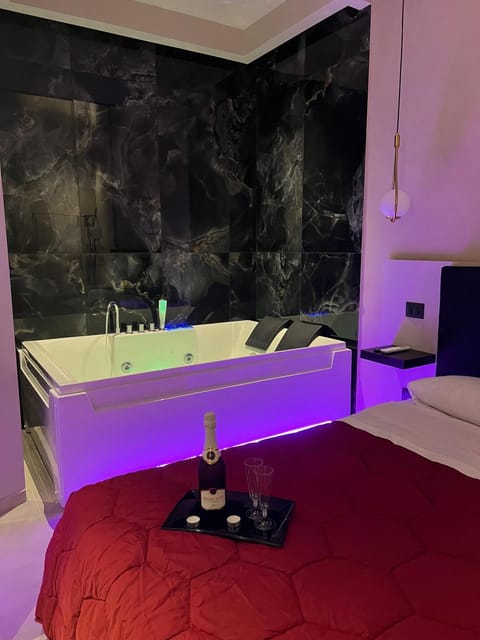 Bed, Hot Tub