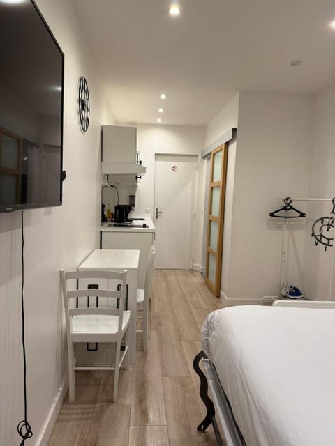 Rempart du Chateau-SV84 StudioVincennes Apartment in Vincennes