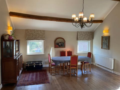 TV and multimedia, Living room, Dining area