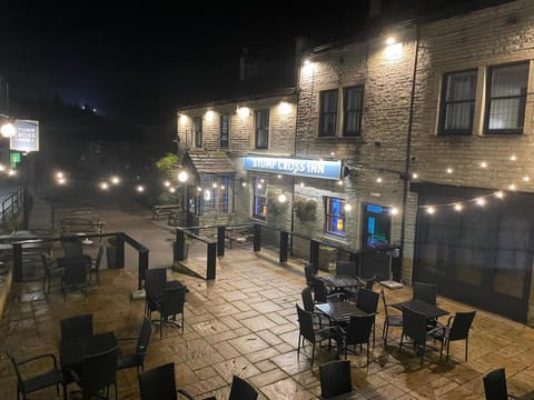 Property building, Patio, Balcony/Terrace