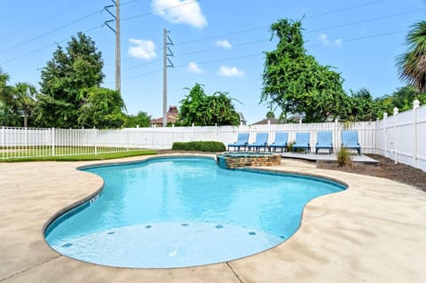 Southern Jewel - Vacation Home Near the Beach with Private Pool & Outdoor Space House in Destin