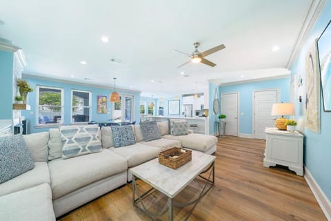 Tangled in Blue - Pet-Friendly Vacation Rental Near the Beach with Private Pool House in Destin