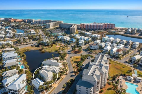 The Hummingbird - Lakefront Vacation Home with Private Pool & Water Views House in Destin