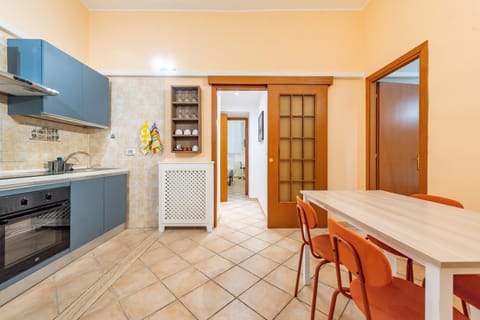 Dining area, kitchen