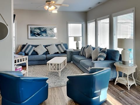 Day, Living room, Seating area, furniture