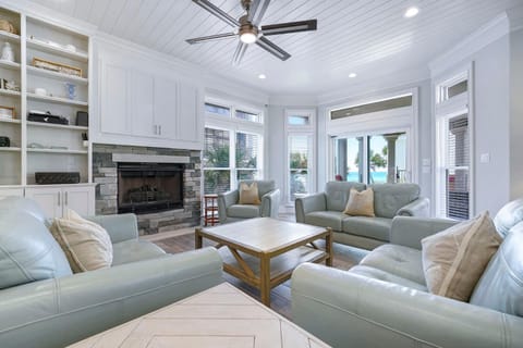 Turtle Tracks - Gulf Views with Private Pool, Spa Tub & Game Room House in Destin