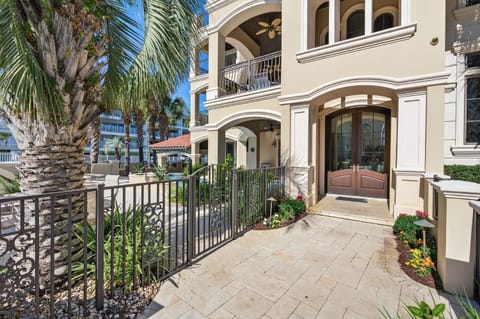 Stunning Getaway w/ Pool, Outdoor Kitchen, Rooftop Deck, & Gulf Views! House in Miramar Beach