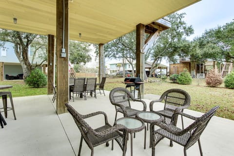 Steps to Sand! Family-Friendly Long Beach Escape House in Long Beach