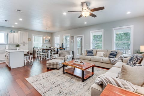 Steps to Sand! Family-Friendly Long Beach Escape House in Long Beach